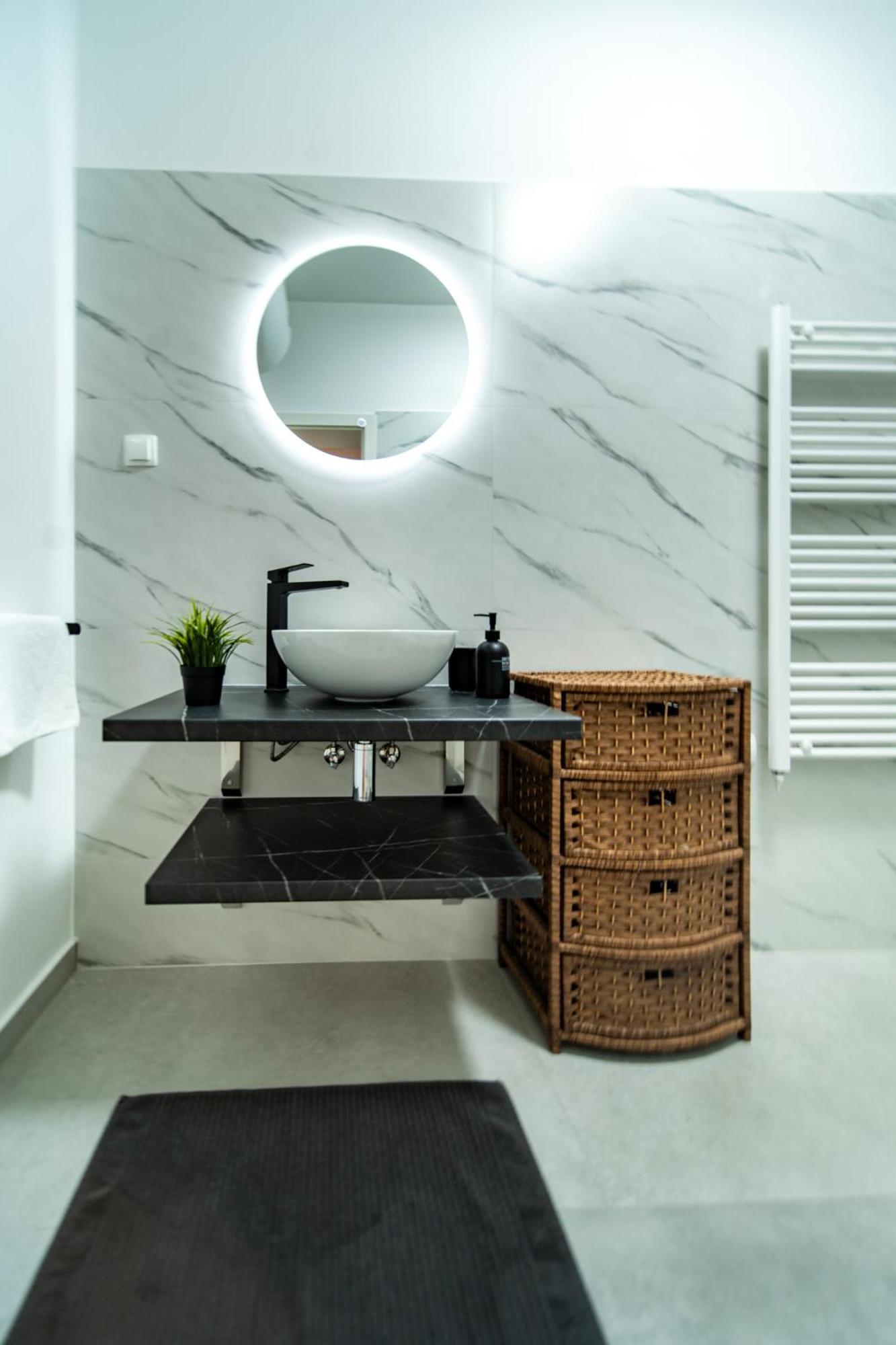 Apartman Petra S Pogledom Na More Banjol Bagian luar foto